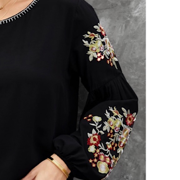 Floral Embroidery Fall Top - Picture 4 of 4